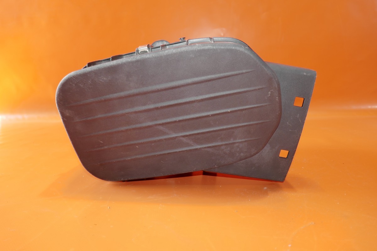 Maserati Ghibli 2014-2019 Right Air box top P/N 670101256