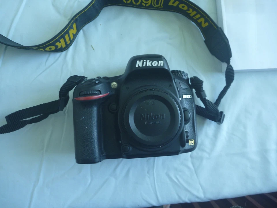 Nikon D600 DSLR Digital Camera as new, still boxed, used as backup only - image 4 of 4