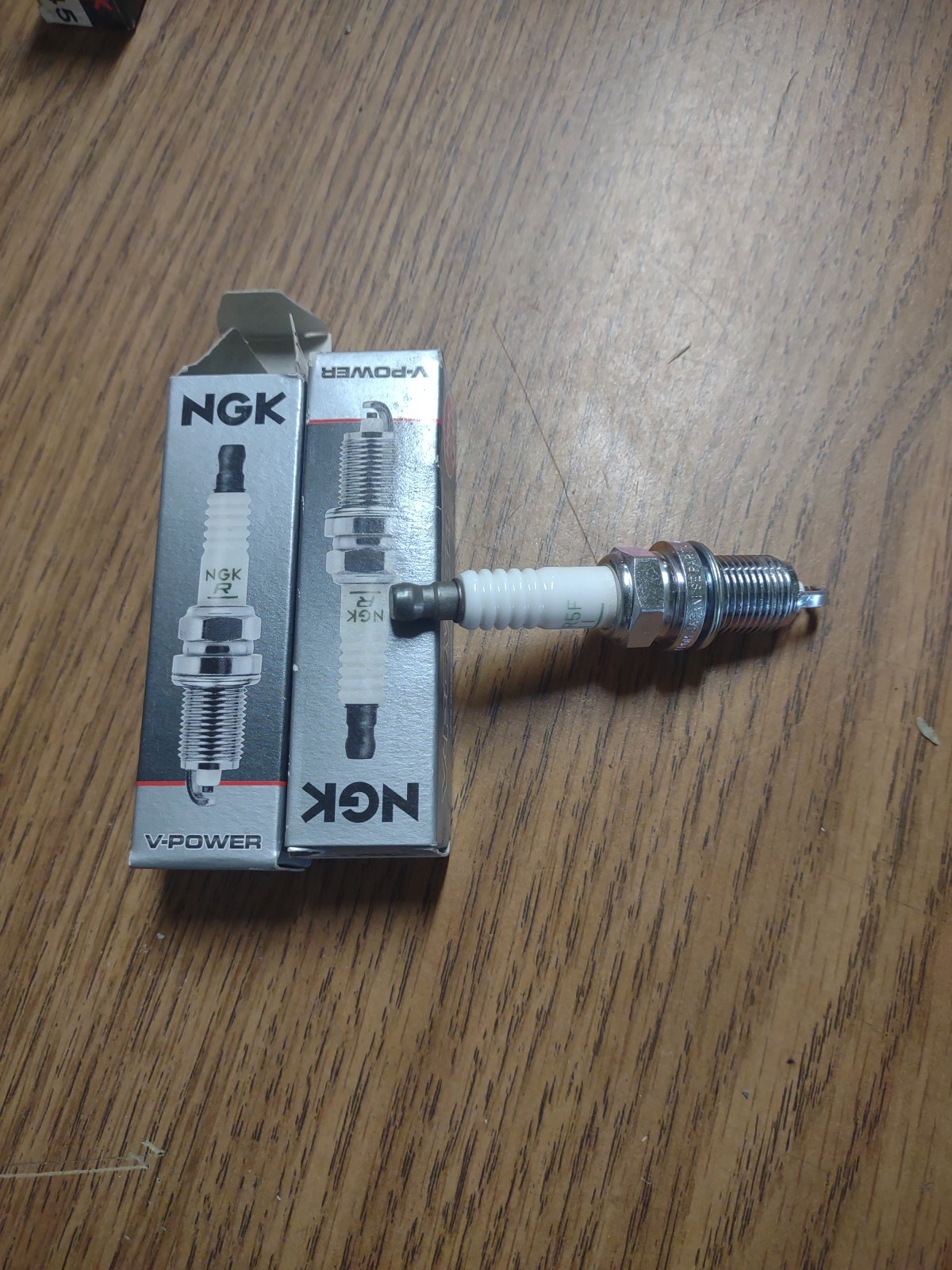 2 Genuine NGK 2262 V-Power Spark Plugs ZFR5F11 for Mopar Honda Mazda Isuzu