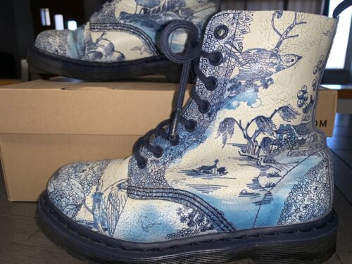 G7 RaRe DR MARTENS PASCAL WILLOW CRISTAL BOOTS US 6 1480 BLUE WHITE CHINA SCENE - Picture 13 of 24