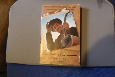 Hard Rain: A Dylan Commentary von Tim Riley (Taschenbuch, 1993)