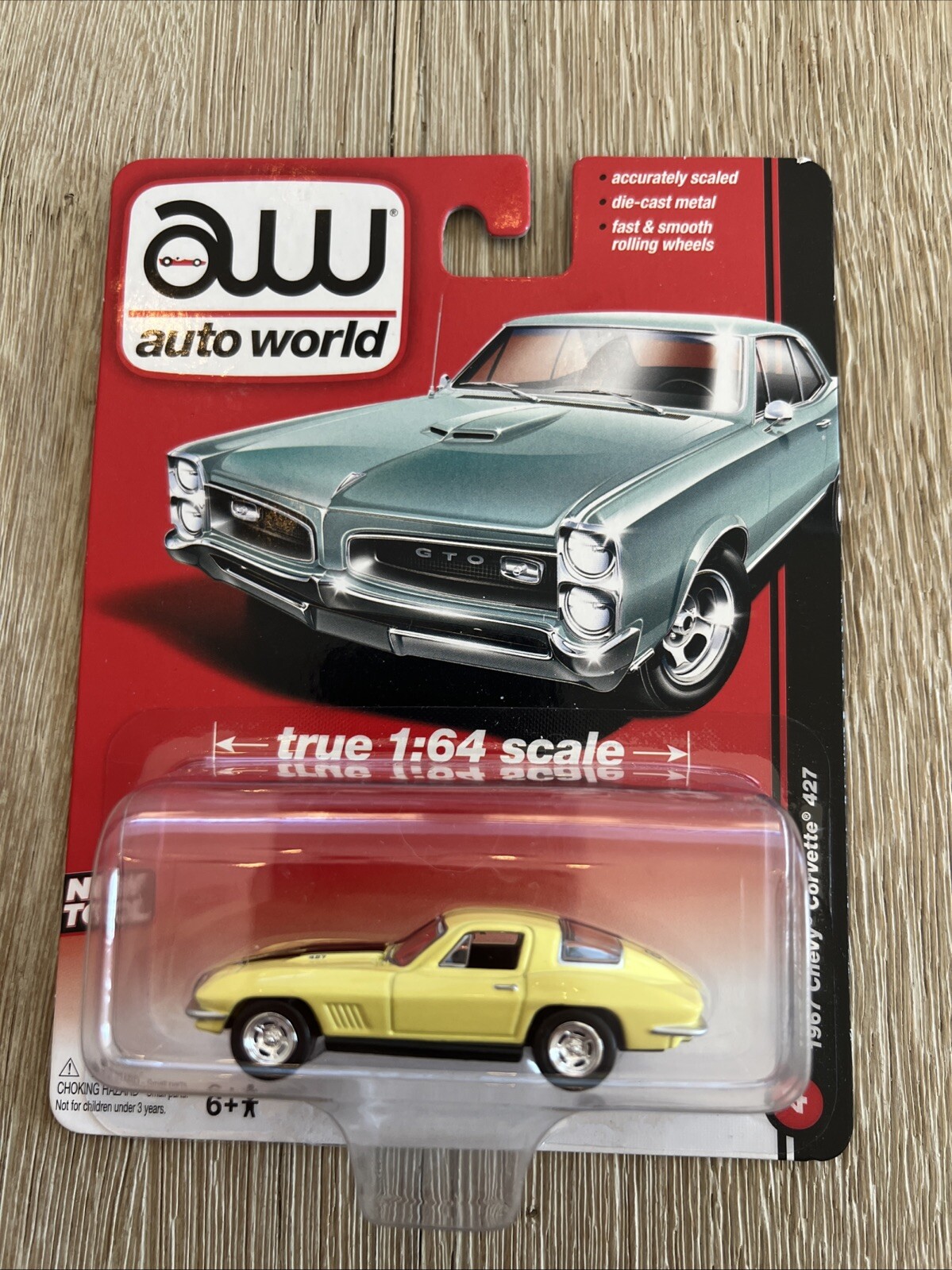 AUTO WORLD AW 1967 CHEVY CORVETTE 427 YELLOW BLACK HOOD STRIPE    *