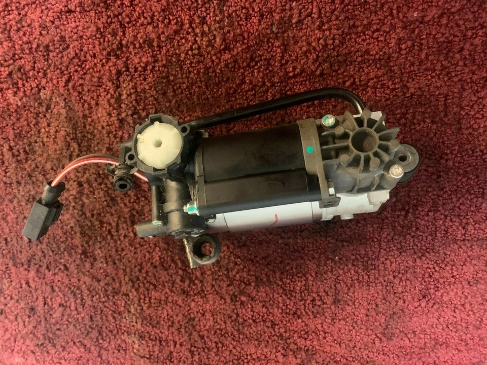 BOMBA COMPRESOR SUSPENSIÓN NEUMÁTICA MERCEDES BENZ CLASE S W220 OEM 00-06  Foto 4 de 4