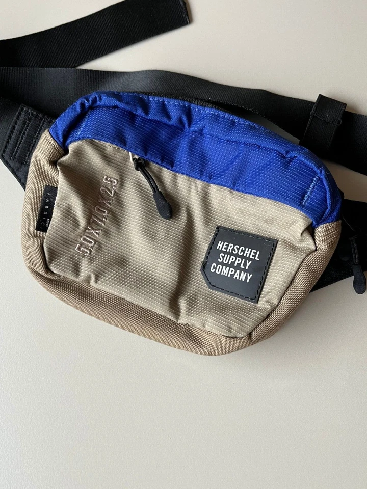 Herschel Supply Co. Tour Hip Pack Маленькая Кордура в Синем и Сером 5 дюймов x 7 дюймов x 2,5 дюйма - Изображение 4 из 4