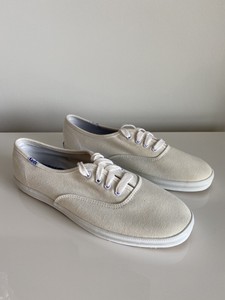 white canvas shoes size 5