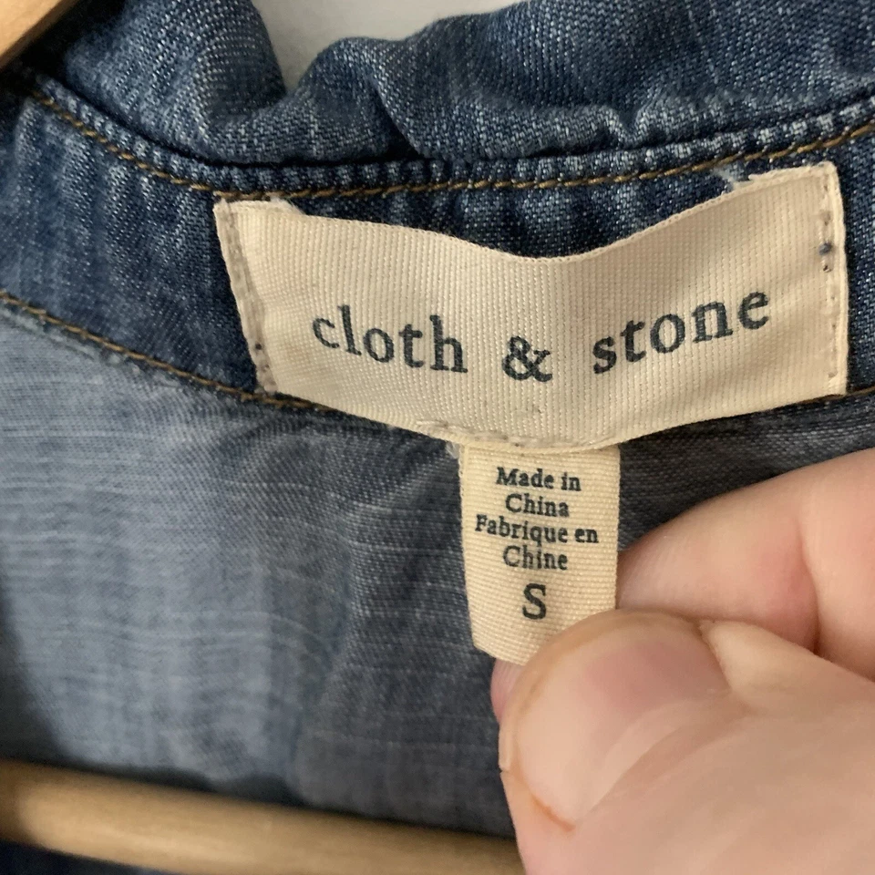 Cloth & Stone Shirt Sz Small Anthro Blue Denim Chambray Distressed Frayed Fringe - Image 4 of 4
