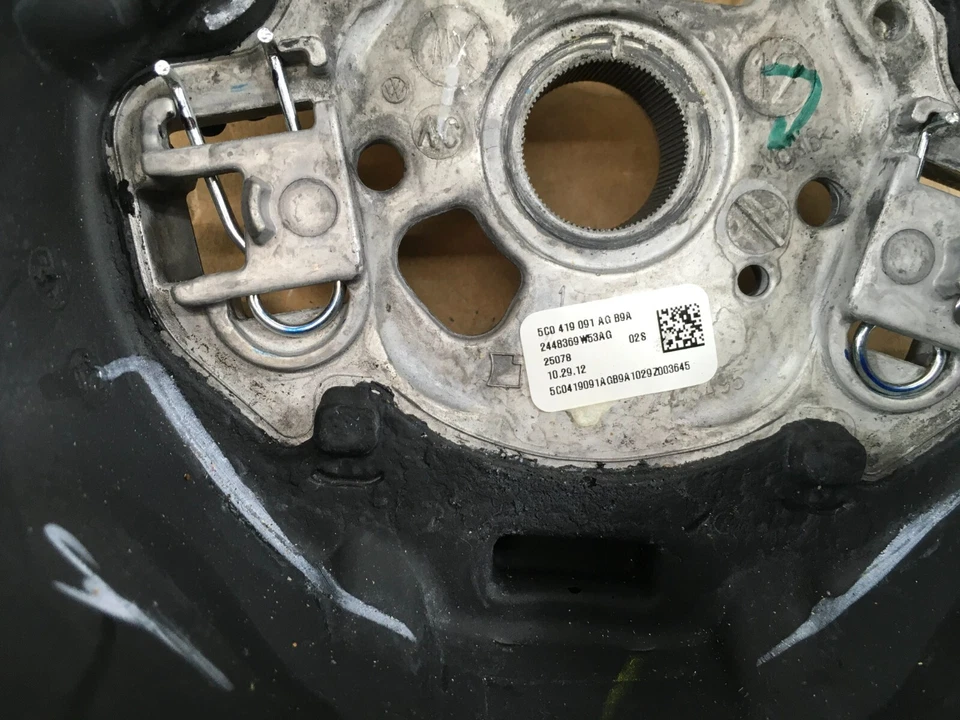 Volkswagen Beetle 2013 volante cuero puntada negra 5C0419091AG OEM. Foto 2 de 4