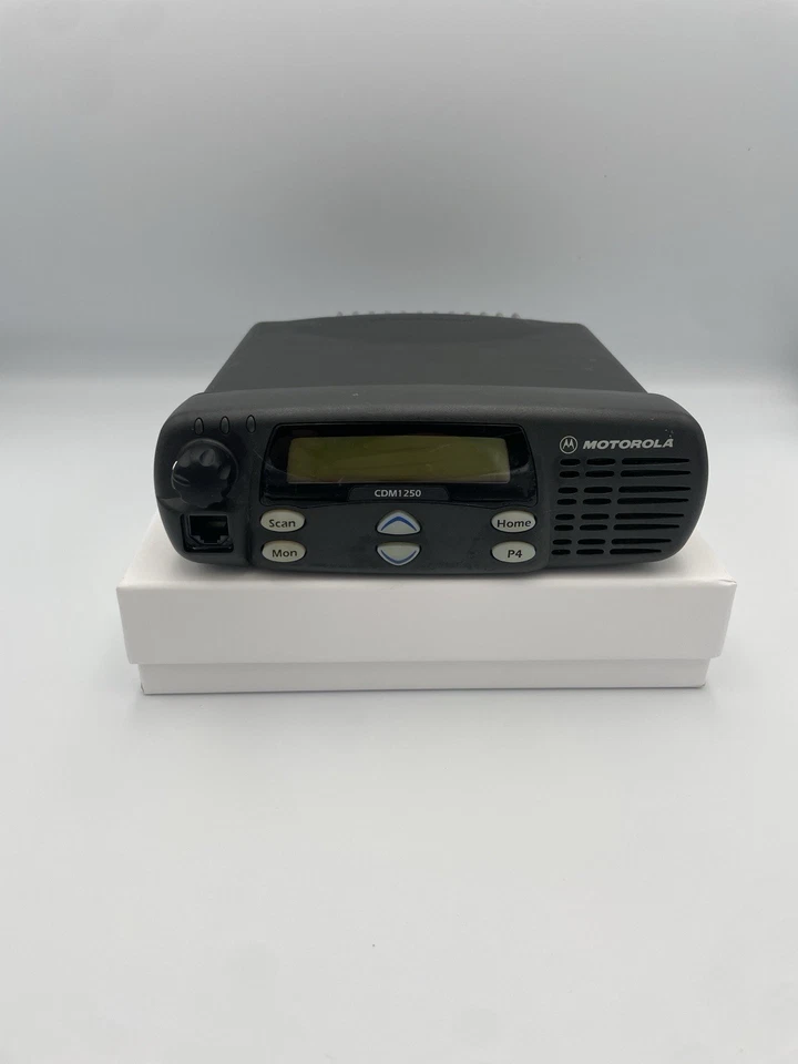 Motorola CDM1250 40W 64 Ch UHF (403-470) ~~ TESTED !!~~ *Free Programming~~ - Image 2 of 4