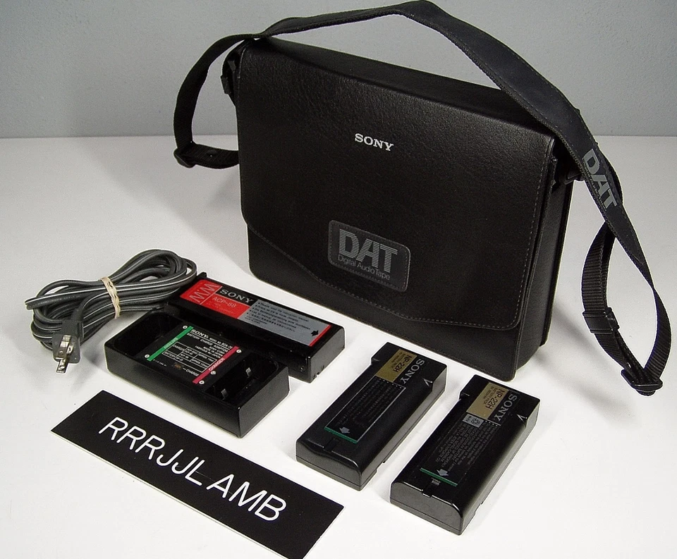 Sony TCD-D10 DAT Digital Audio TAPE RECORDER / PLAYER MINT CONDITION Won't Load - Image 2 of 4