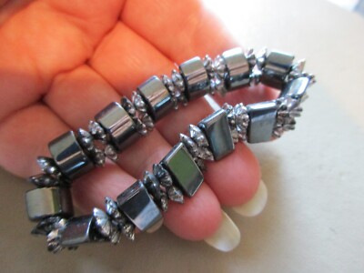 VINTAGE DEHNBARES HÄMATIT HEILKRISTALL ARMBAND GRAU SILBERFARBEN PERLEN HÜBSCH