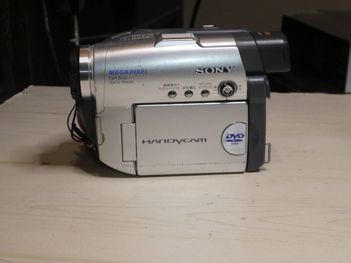 ビデオカメラ SONY HANDYCAM DCR DVD201 Amazon.co.jp: SONY DCR-DVD201 2.5型液晶モニター搭載 デジタル