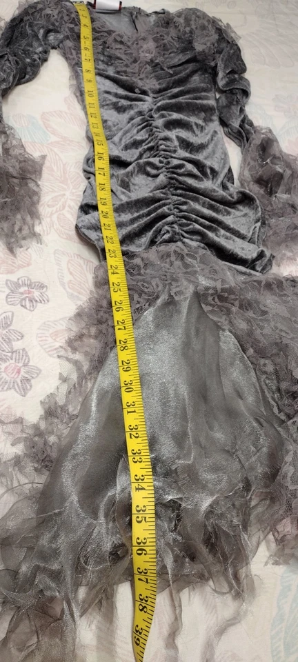 Gris Elegante Disfraz de Bruja Niñas Pequeñas Talla 8 CAPAS DE TUL En Personaje NUEVO Foto 3 de 4