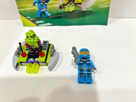 LEGO Alien Conquest Alien Striker (7049) &ndash; Complete w/ Minifigs + Manual 2011