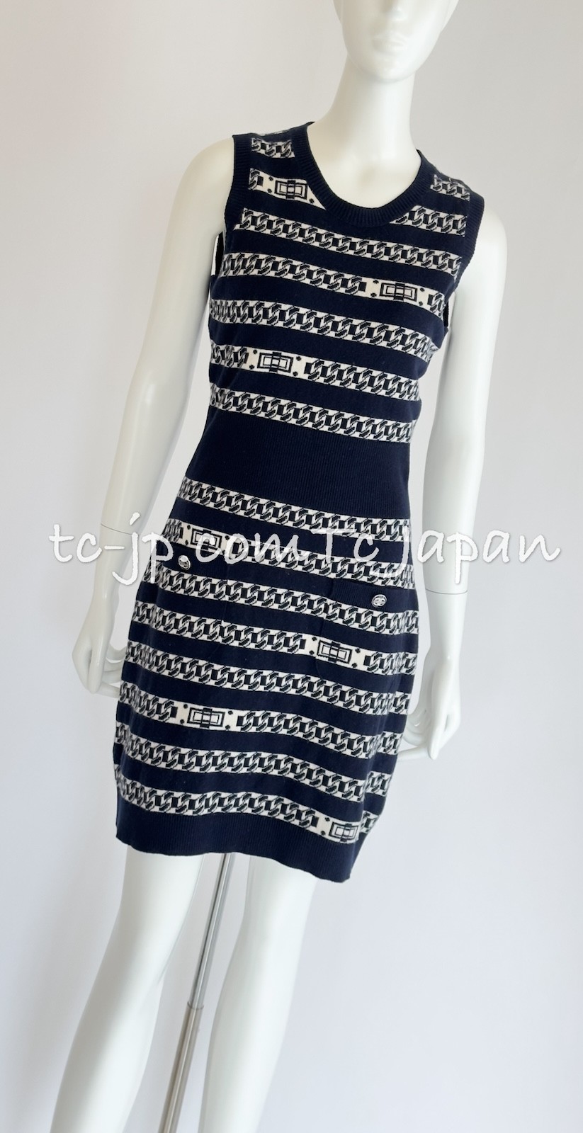 CHANEL 17PS Navy Ivory Chain Turn Lock Pattern Cashmere Knit Dress 38 US6 thumbnail 15