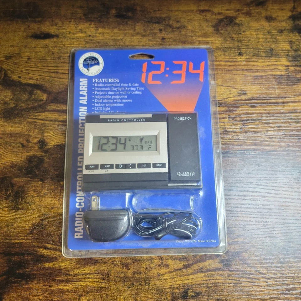 La Crosse Technology Radio Controlled Projection Alarm Clock Radio WT-5720 Temp - Image 3 of 4