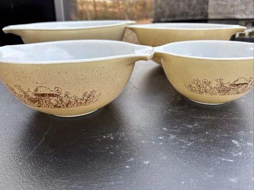 EUC Pyrex 4pc Woodland Forest Fancies Mushroom Mixing Bowl Set (441 442 443 444)