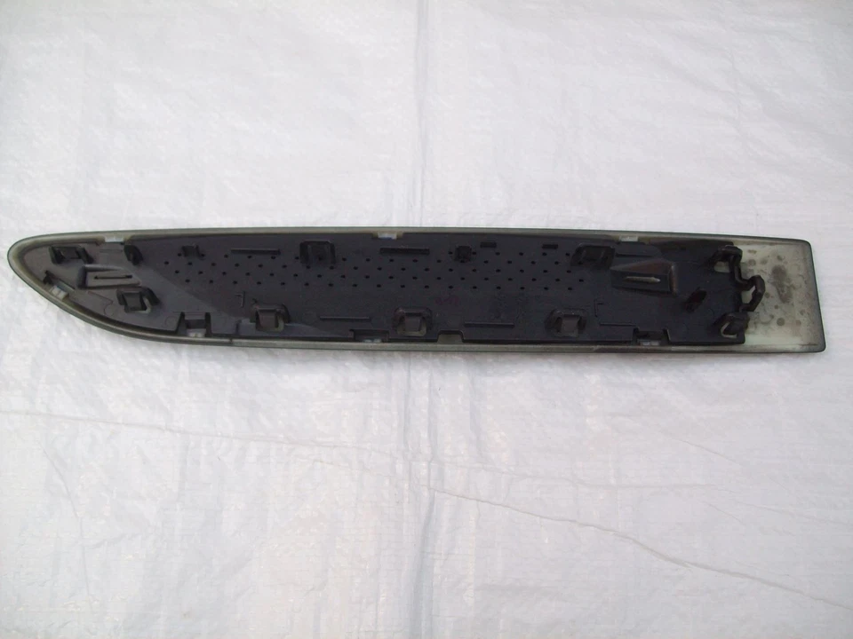 Jaguar XF X260 Wing Vent Grille Front Right Gloss Black T2H38235 2016-2020 - Image 3 of 4