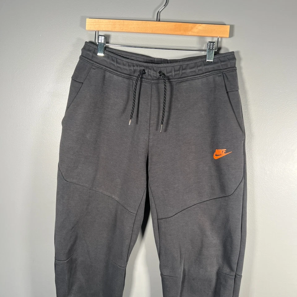 Pantalones de chándal Nike Tech polar para hombre gris oscuro medio ropa deportiva naranja Foto 2 de 4