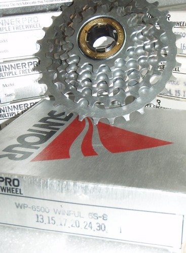 NOS Suntour New Winner bague à vis Roue libre 7 compartiments NWN argent 12-26 T vélo de route d'époque | Studio Brisant