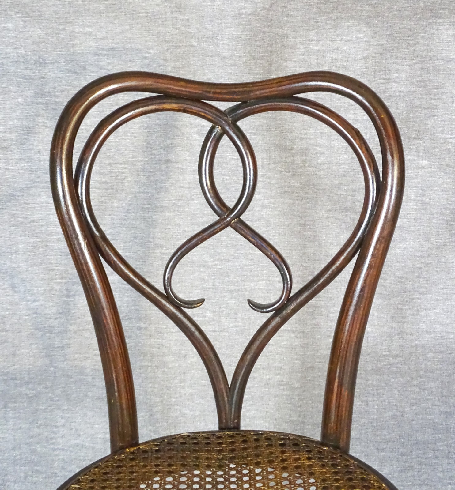 Set de 6 Dining chairs ,Thonet N°561 au catalogue USA .