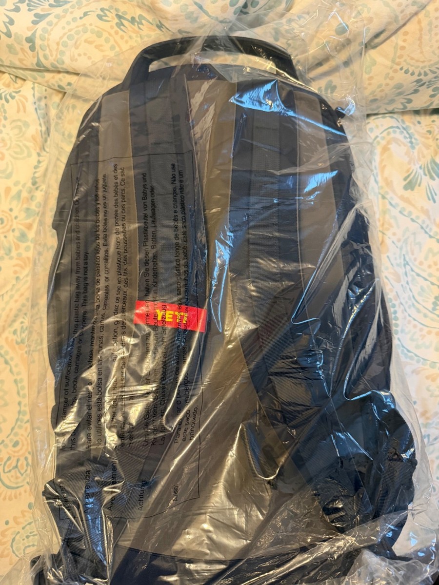 Yeti Crossroads 27L X Oracle Red Bull Racing. Limited Edition Navy