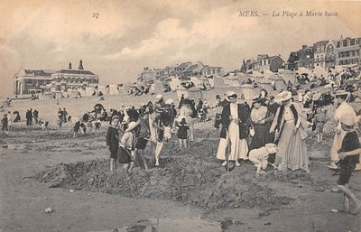 Old postcard 80 seas / the beach at low tide