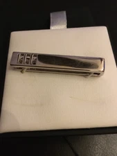 Kenneth Cole Three Hole Tie Glide