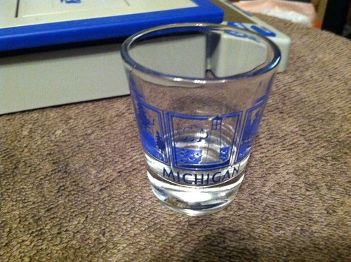Michigan Shot Glass Clear w/Blue Trim - Lighthouse, Sailboat & Trees - 第 1/6 張圖片