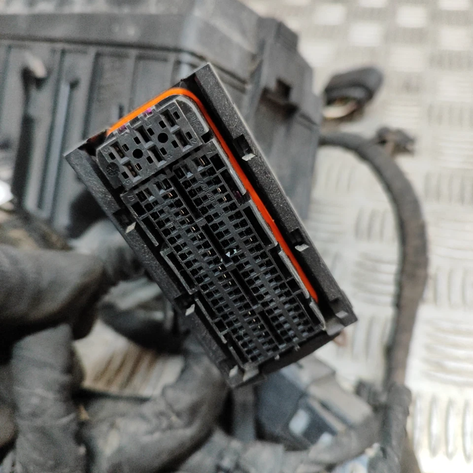 Cablaggio motore SKODA OCTAVIA 5E 5Q0937132B 1.5 Benzina RHD - Immagine 4 di 4