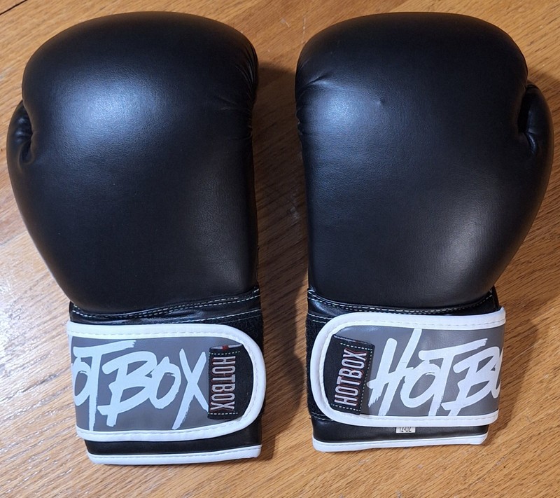 12OZ Boxing / Kickboxing Gloves HOTBOX