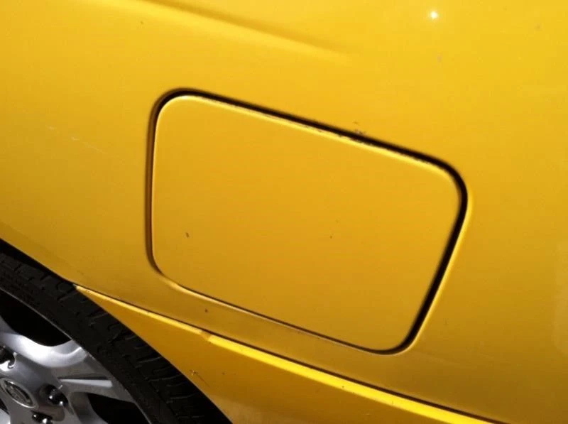 Fuel Filler Door Gas Flap Lid 2003 Nissan Sentra - Imagem 3 de 4