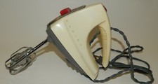 Vintage Warning 6 Speed Hand Mixer Model RM2 - Works Great!
