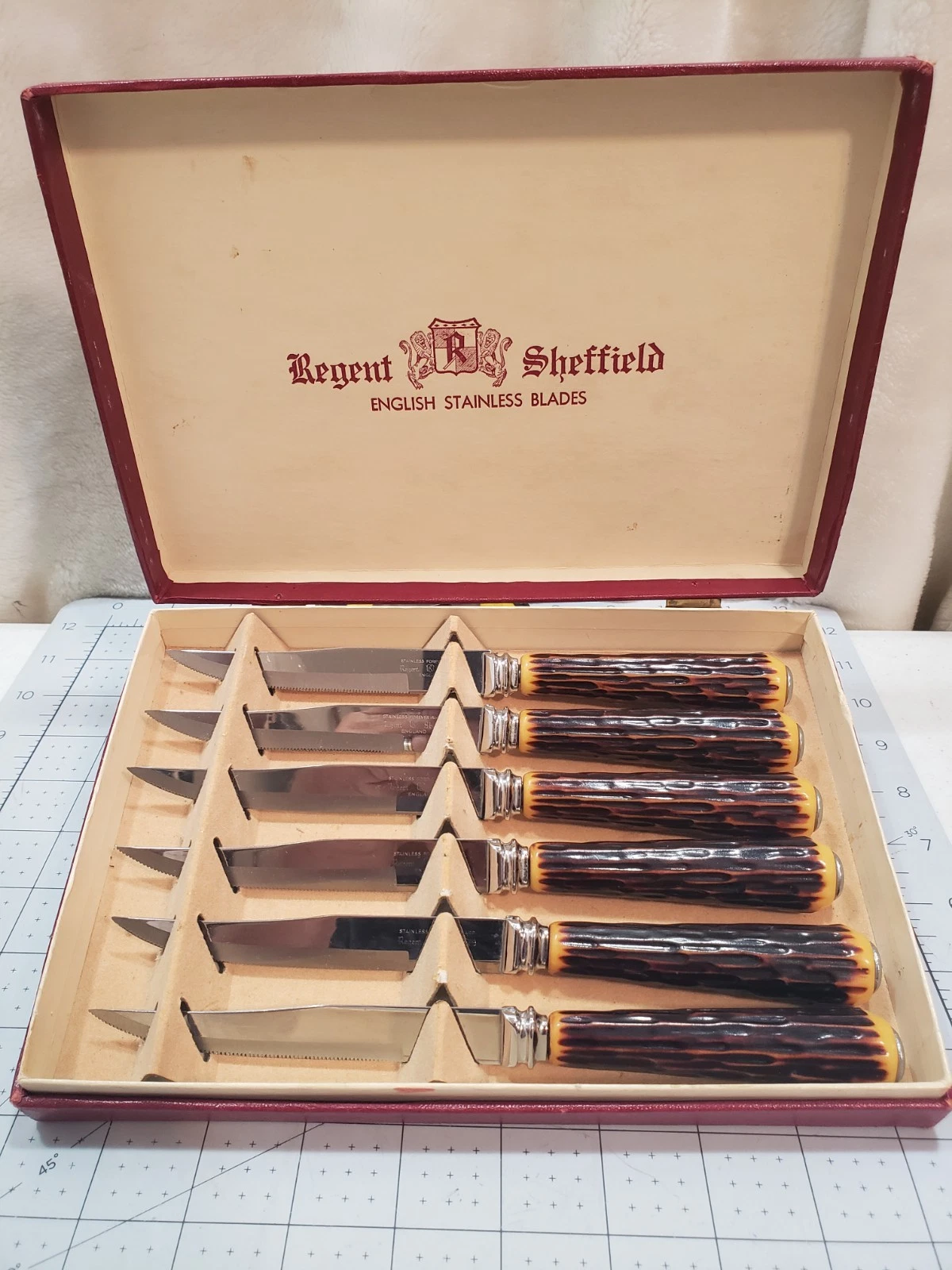 Set of 6 REGENT SHEFFIELD Serrated STEAK KNIVES Bakelite Faux Antler Handles
