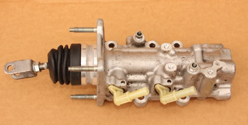 2010-2015 Prius CT200h ABS 泵制动器助推器主缸 — 第 2/4 张图片