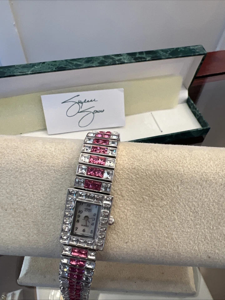 Reloj de cuarzo para mujer Suzanne Somers rosa y transparente estrás, tono plateado Foto 3 de 4