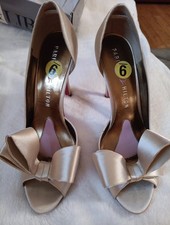 Paris Hilton Gold Women's High Hill Dress Shoes Size 9 M Pre Owned