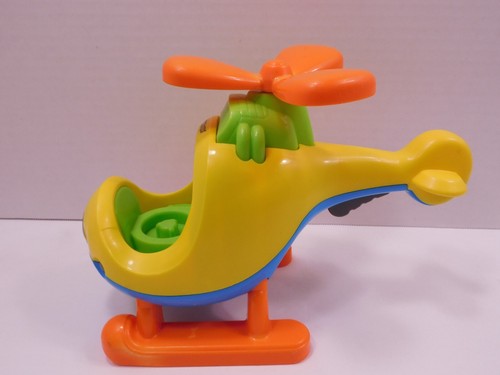 Helicóptero musical Fisher Price Little People Spin'n Fly con piloto - Imagen 5 de 8