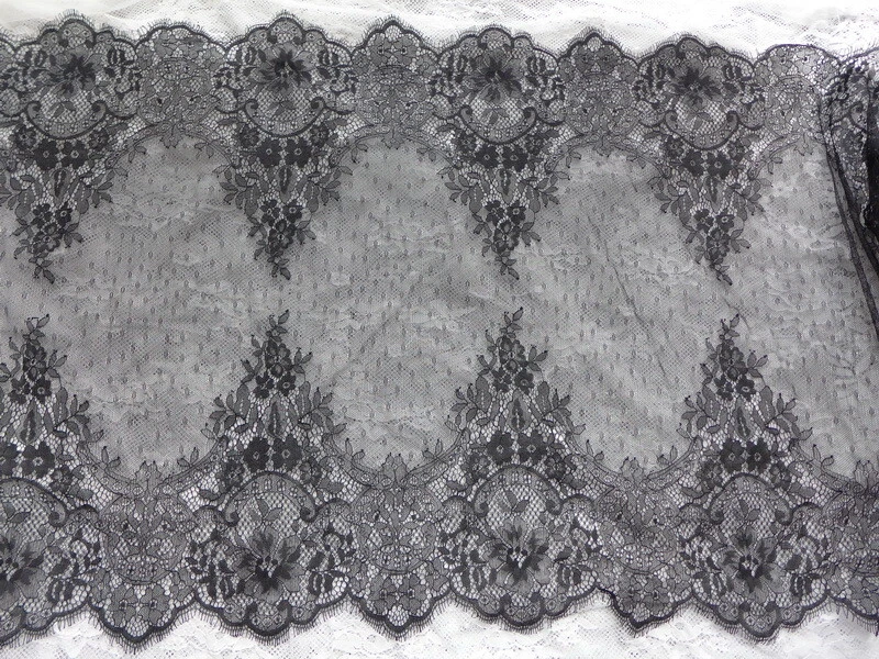 Precioso borde francés de encaje Chantilly de 3 yardas 20,5" Foto 4 de 4