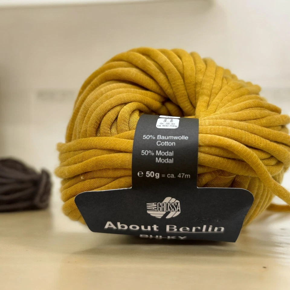 7 Balls Lana Grossa About Berlin- Bulky Yarn 001-Golden Yellow - Italy - Image 4 of 4