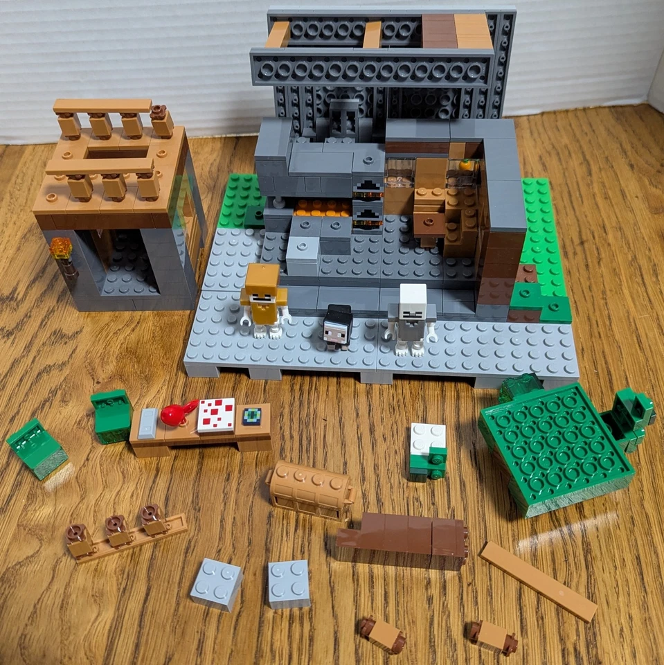 LEGO Minecraft- The First Night (21115), No Box - Image 2 of 2