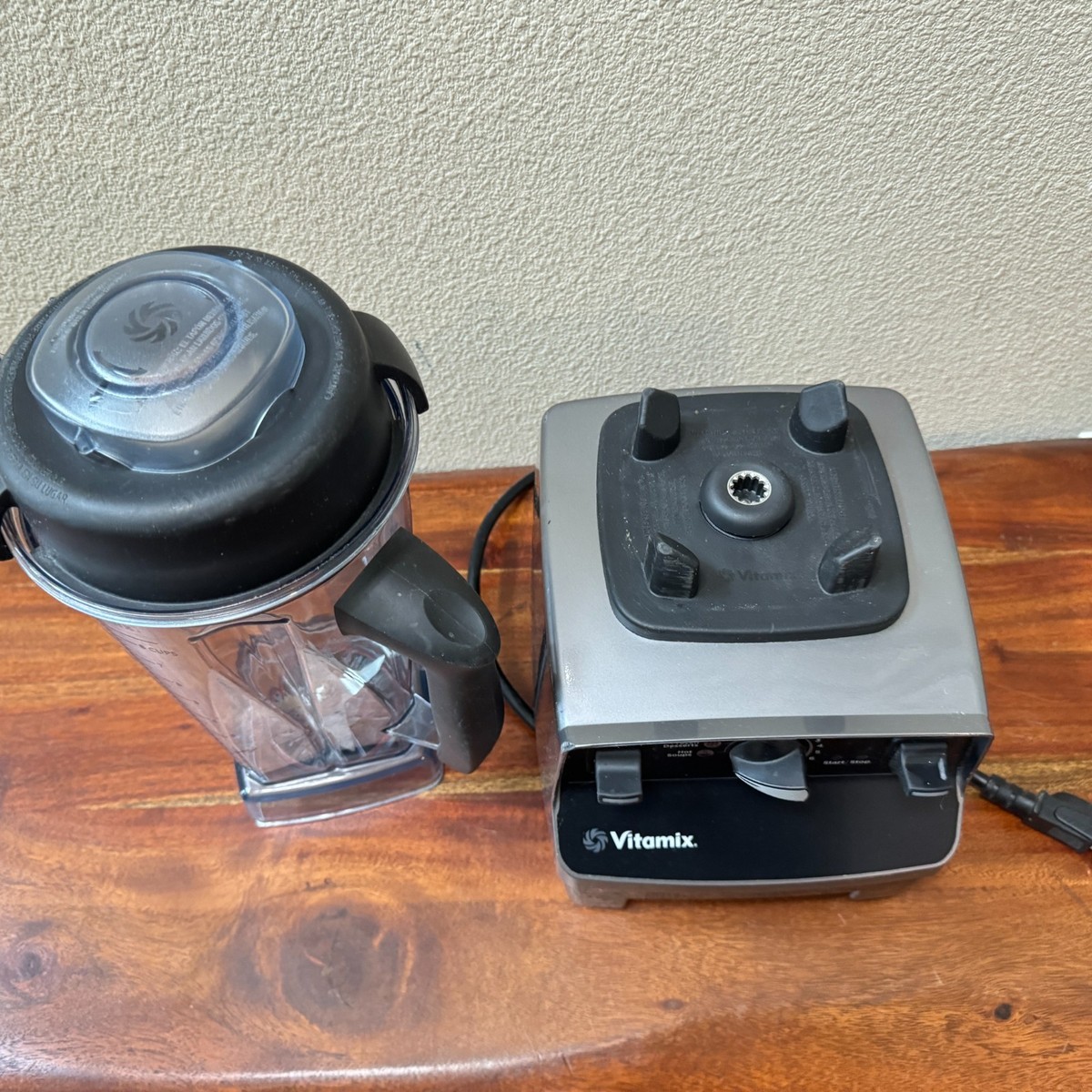 Vitamix 6300 Professional Grade Blender Model VM0102B w/ 68