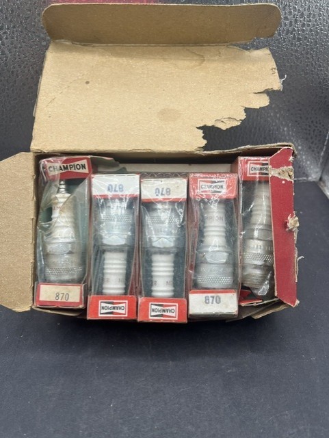 NOS CHAMPION 870 LOT OF 10 SPARK PLUGS VINTAGE SEALED
