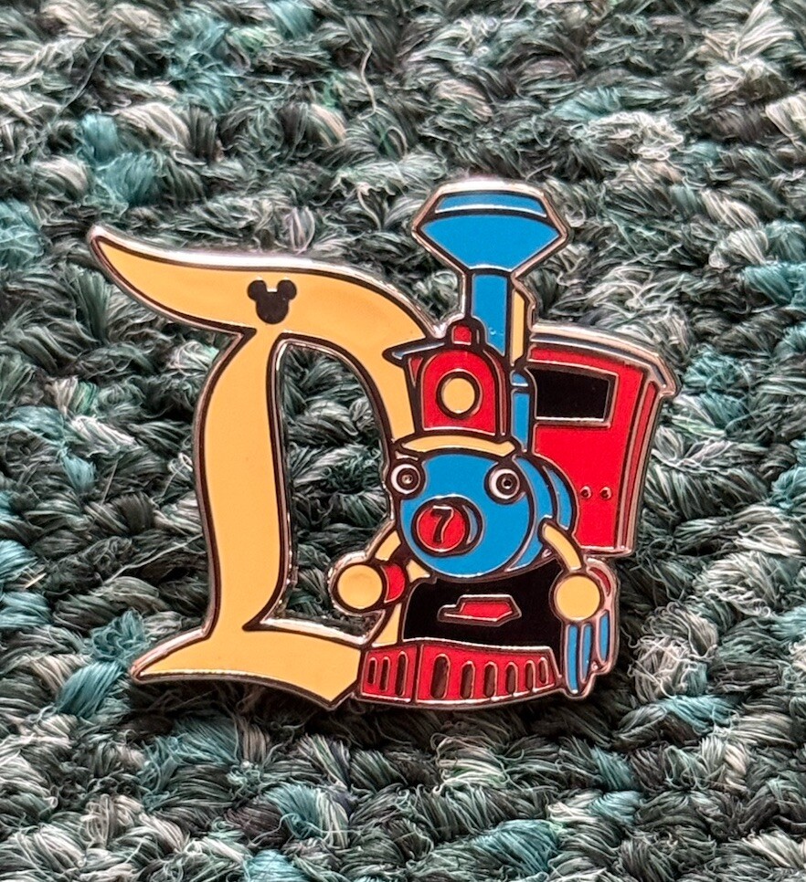 DISNEY PIN HIDDEN MICKEY CASEY JR CIRCUS TRAIN FROM DISNEYLAND D CHARACTERS CAST