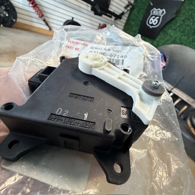 SERVO AMORTIGUADOR DE RECIRCULACIÓN ORIGINAL TOYOTA TUNDRA HIGHLANDER GX460 87106-07140 Foto 2 de 4