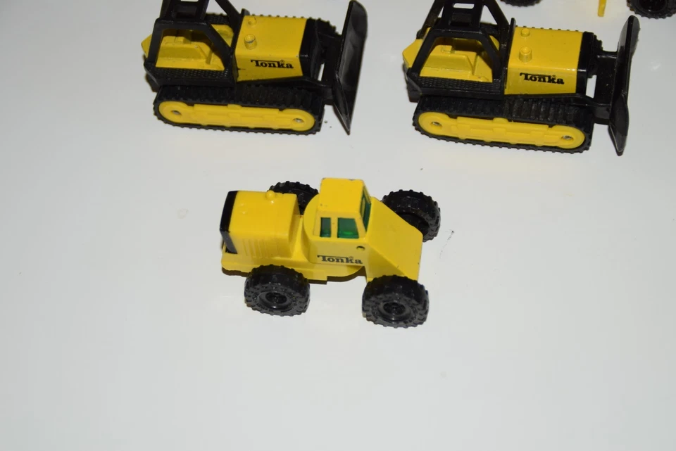 Vintage 90's Tonka Mini Lot Of 9 Construction Vehicles Metal / Plastic  - Image 3 of 4