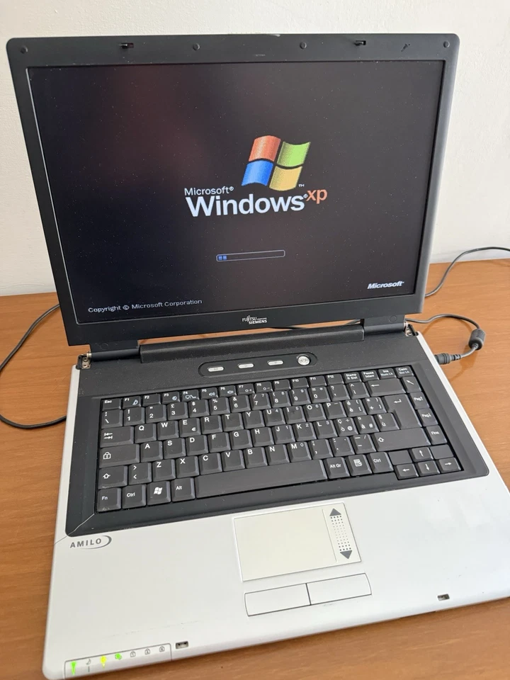 Amilo A1645 Fujitsu Siemens - Immagine 2 di 4