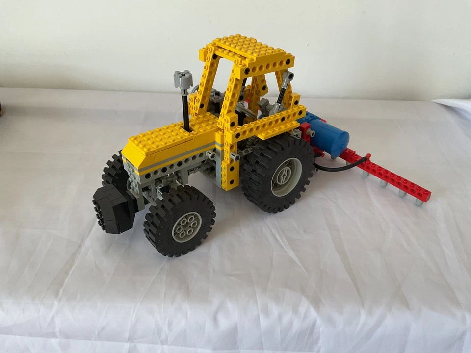 LEGO Technic 8849 Tractor, photo 4 of 5