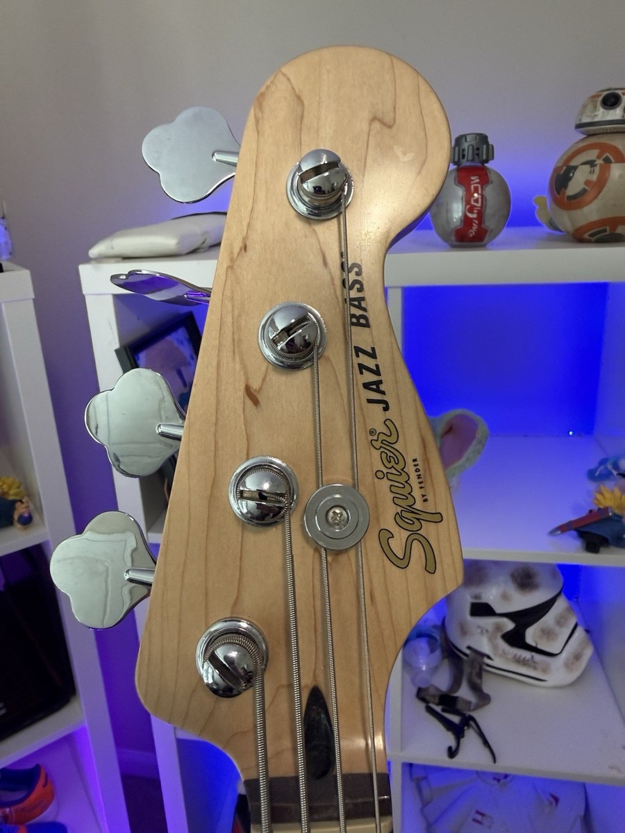 Squier Jazz Bass Electric Bass Guitar / 4-String / Solid / Pink