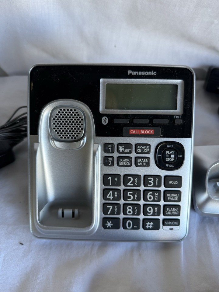 Panasonic KX-TGF970 Cordless Phone System Base Unit w/ 4 KX-TGFA97 ...