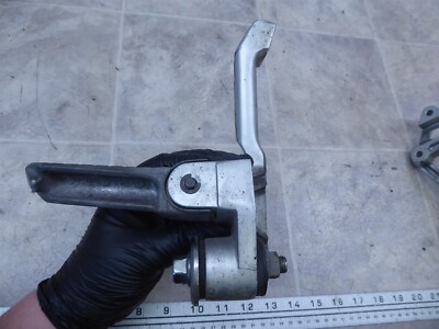 1988 Kawasaki ZX600C Ninja K771-1) left and right rear foot peg